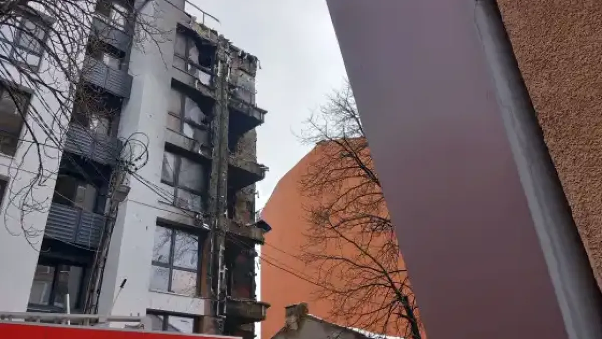 Голям пожар в София изпепели четири етажа