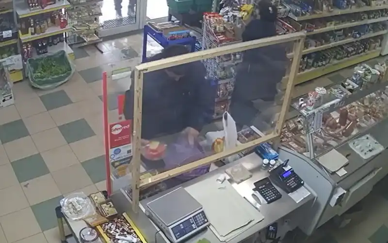 Бандит задигна цяла торта от магазин във Враца