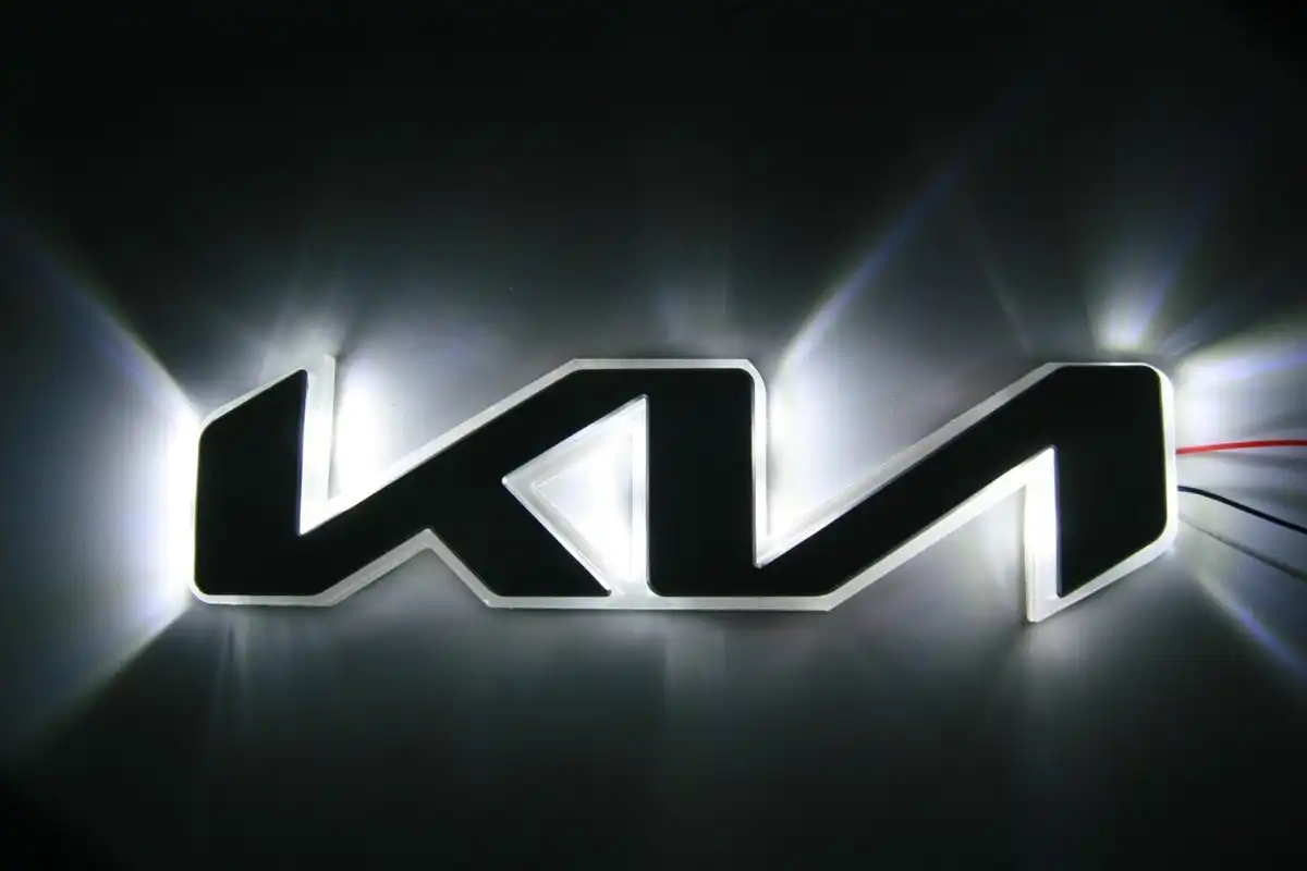 Kia представи нов бюджетен кросоувър на ток Снимки