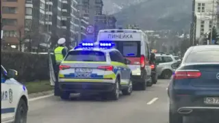 Ключов столичен булевард под блокада, полиция и линейка са на място Снимки