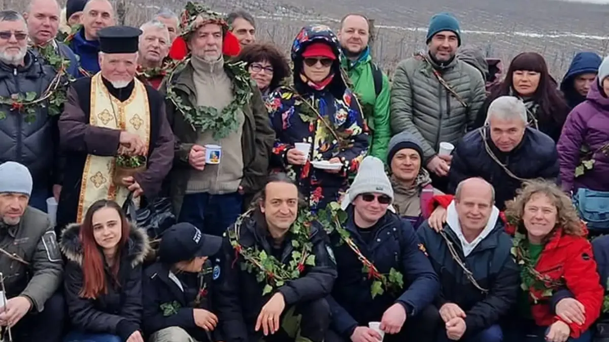 Мерзост! Панев се опитва да замете следите от "Петрохан" с димка за Пеевски