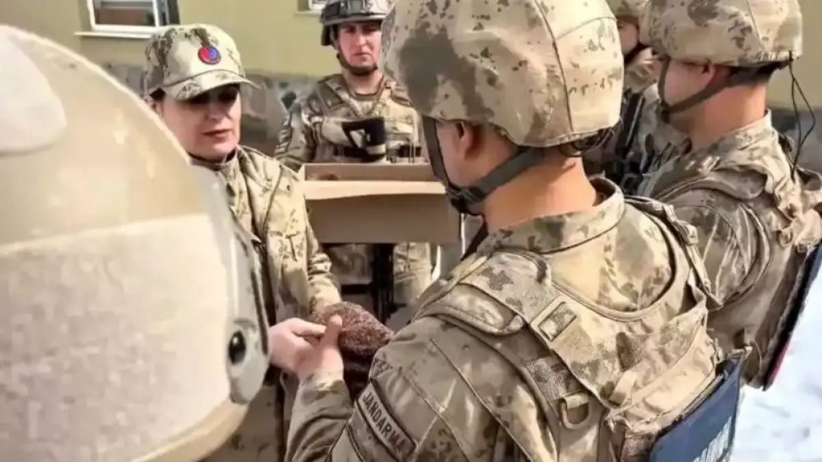 Златните ръце на баба от Родопите разтопи сърцата на турски жандармеристи с трогателен жест