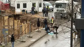 Драма в центъра на Враца, човек лежи на земята, спряха движението Снимки