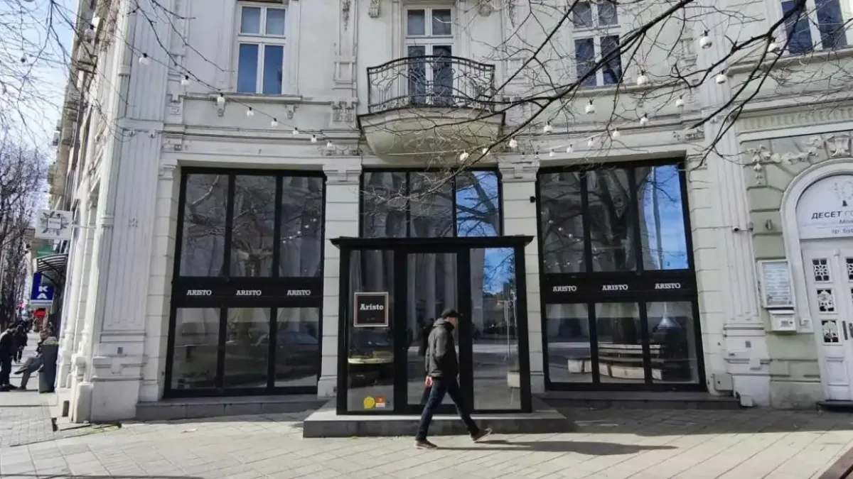 Продават два златни имота за по 1 млн. евро в сграда-шедьовър в Бургас