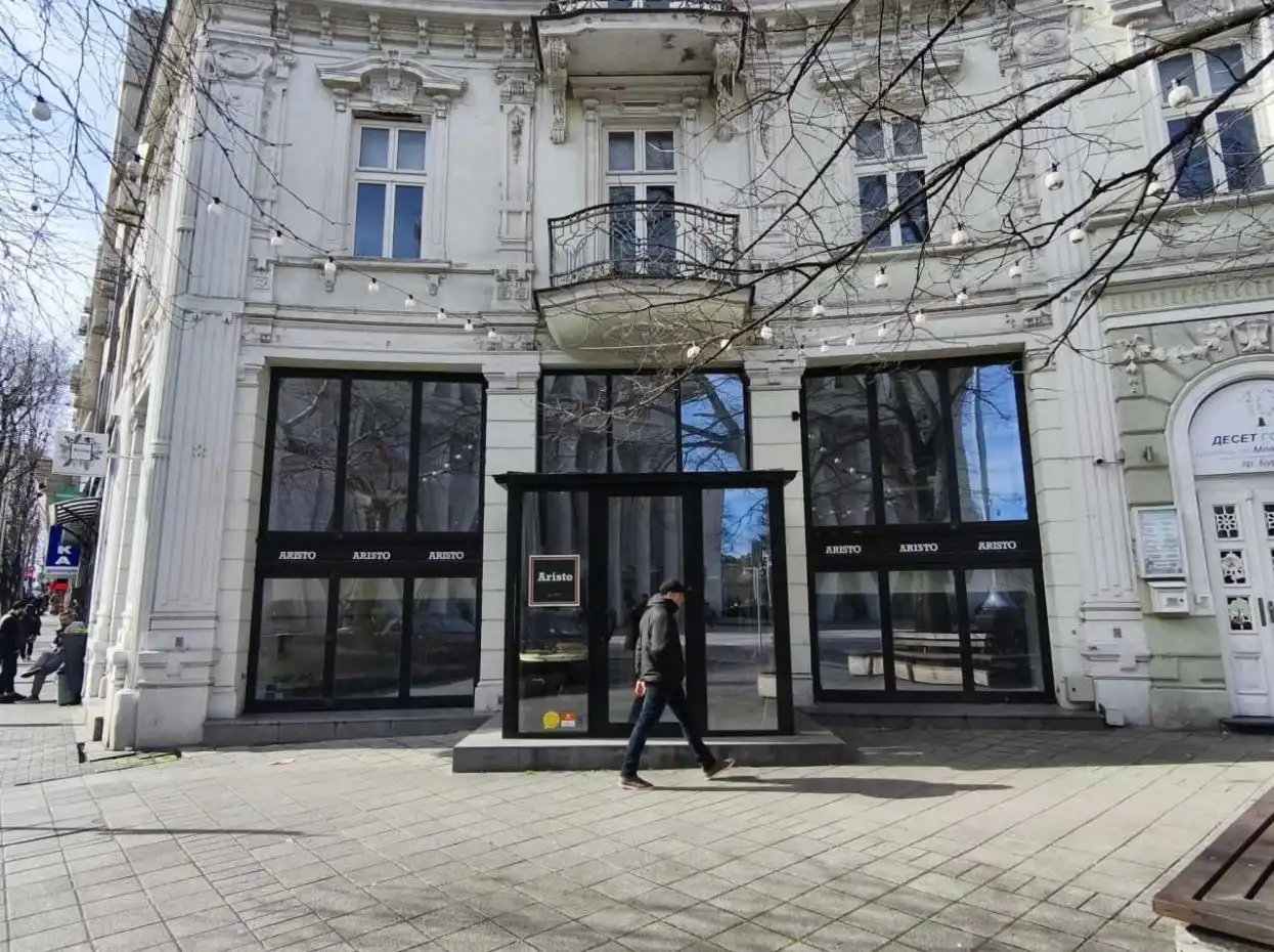 Продават два златни имота за по 1 млн. евро в сграда-шедьовър в Бургас