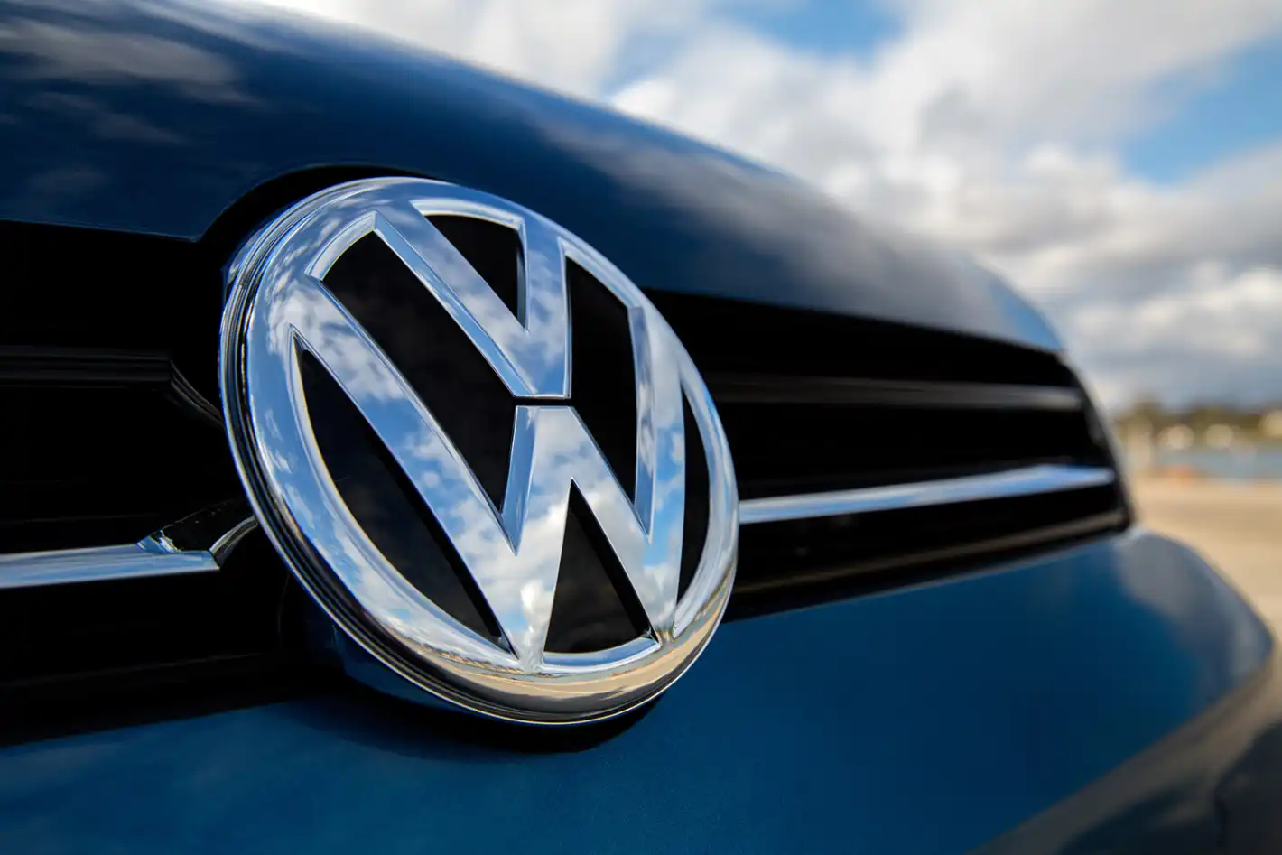 Volkswagen празнува годишнината на легендарен модел с луди концепции
