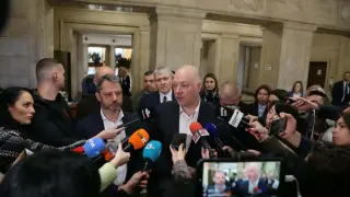 ГЕРБ-СДС дойдоха първи в ЦИК, Желязков отсече: Хлябът и ножът са в ПП-ДБ Снимки