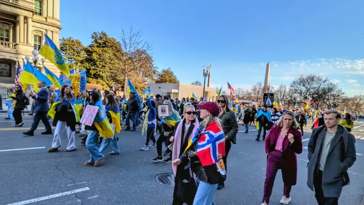 Норвегия с тесла за украинските бежанци