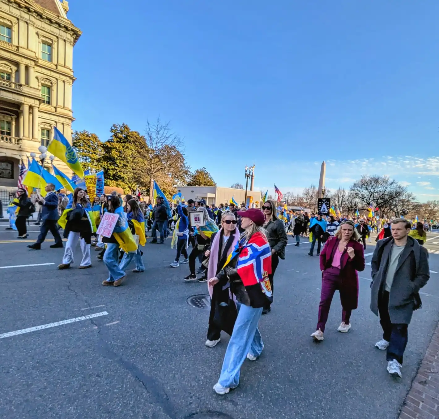 Норвегия с тесла за украинските бежанци