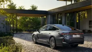 Lexus представи новото седмо поколение на седана ES Снимки