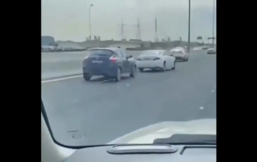 Зрелищни кадри: Шофьор на автомобил даде урок на водач, който не спазваше дистанция