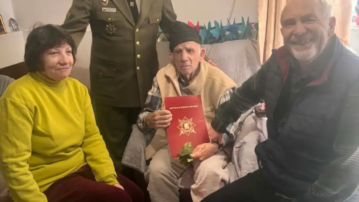 Ветеран от Втората световна война и оцелял от Холокоста хасковец навърши 102 години Снимки