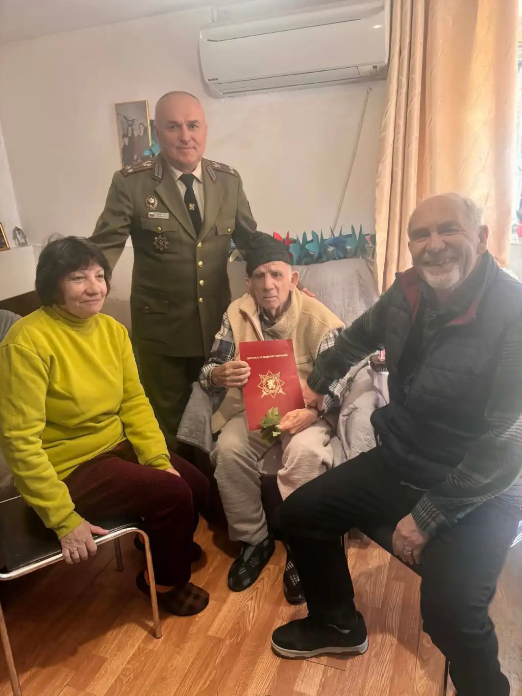 Ветеран от Втората световна война и оцелял от Холокоста хасковец навърши 102 години Снимки