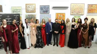 Академията за мода изрази преклонението си пред Валентино Снимки