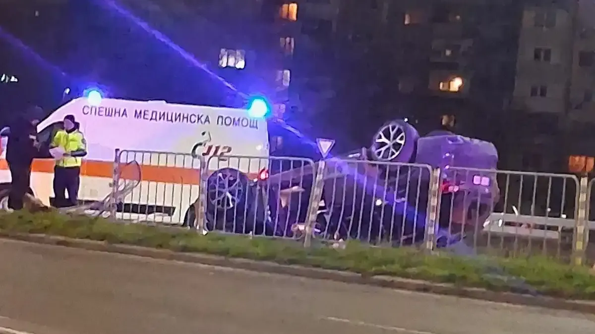 "Автомобилът беше смлян": Тежка катастрофа до "МакДоналдс" в Бургас, поне двама са в болница