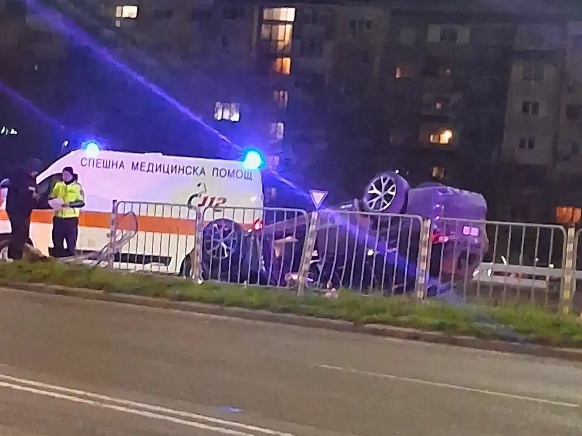 "Автомобилът беше смлян": Тежка катастрофа до "МакДоналдс" в Бургас, поне двама са в болница