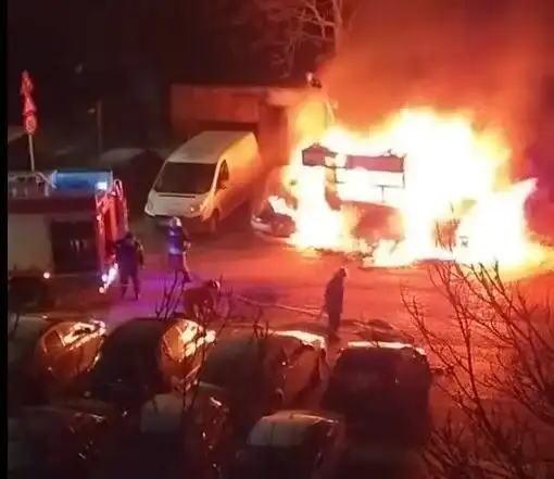 Пожар изпепели два автомобила в столичния квартал „Младост“ 4
