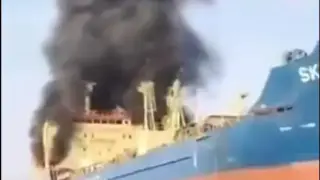 Иран удари танкер в Ормузкия залив, той се подпали и тръгна към дъното