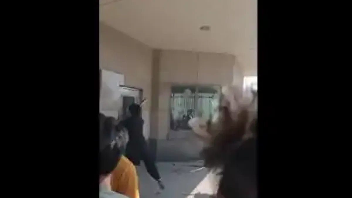 Протести и жертви в Пакистан след смъртта на Хаменей, САЩ със съвет към американците в Оман