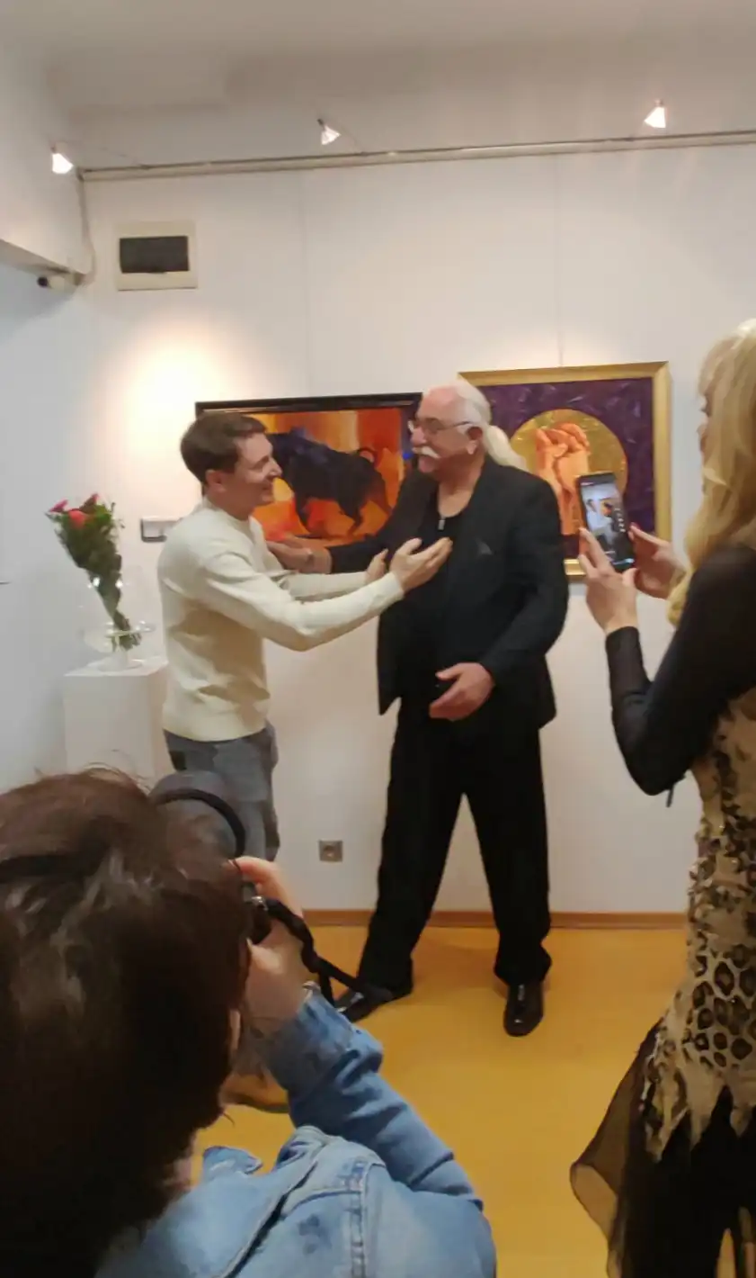 Етиен Леви откри "Енергия в движение" – първата самостоятелна изложба на Пламен Костов Снимки