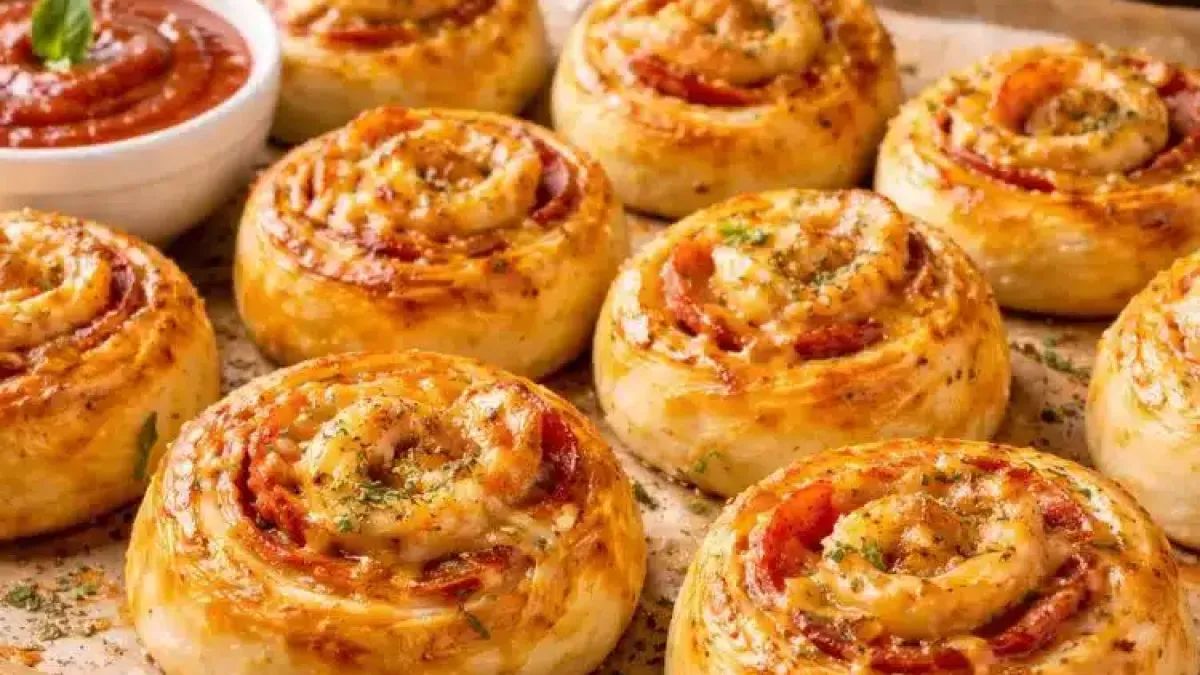 Вкусна рецепта: Мини пици от бутер тесто