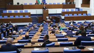 Депутатите взеха окончателно решение за великденските и коледни добавки