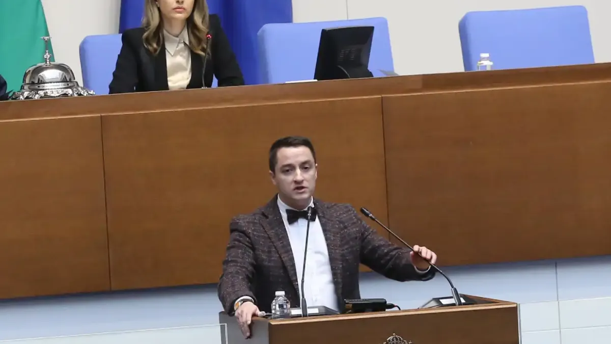 "Продължаваме промяната" не иска Явор Божанков в листите си, само един е "За"