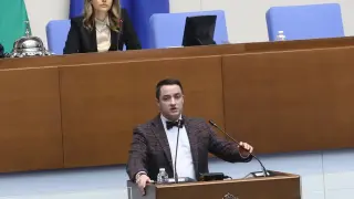 "Продължаваме промяната" не иска Явор Божанков в листите си, само един е "За"