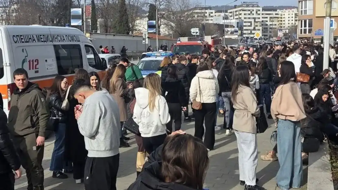 След мола във Варна: Полиция се изсипа и в центъра на Пловдив, евакуират сграда