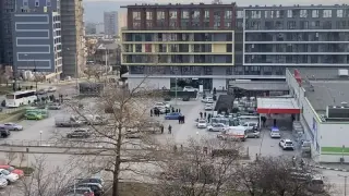 Кошмарът във Варна продължава! Патрулки и линейка се изсипаха пред строителен хипермаркет