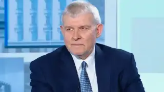 Румен Христов предупреди за „червена олигархия“ и труден преход в Иран