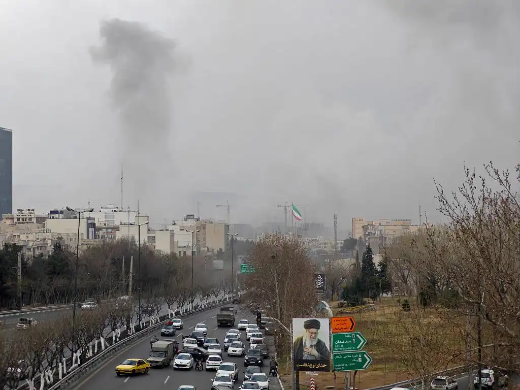Израел удря едновременно Техеран и Бейрут, ще се палят кораби в Ормузкия проток