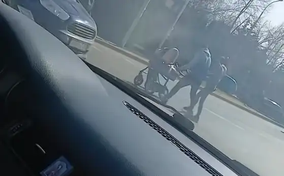 В "Студентски град": Мъж и жена се бият, докато си бутат бебето