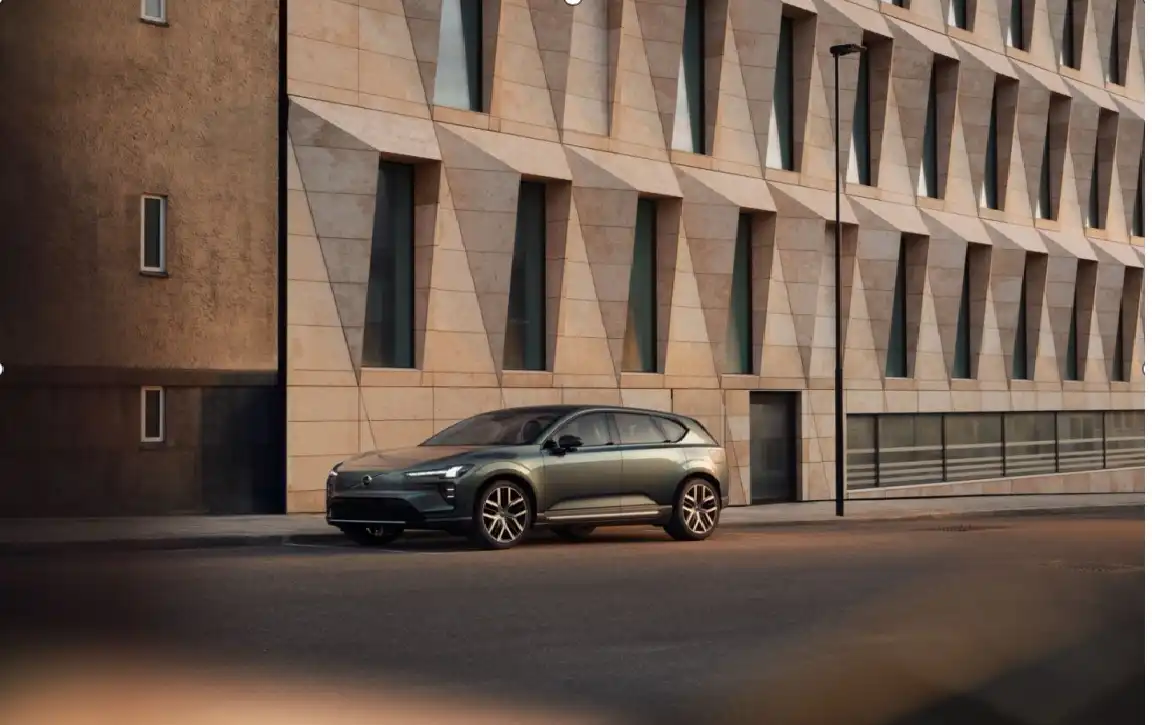 Volvo Cars увеличава производството, за да отговори на силното търсене на EX60