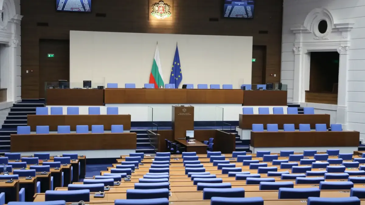 Парламентът се събира извънредно на 1 април