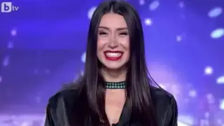 Скандалната жрица от "Ергенът" Санта Китана с 12 пластични операции Снимки