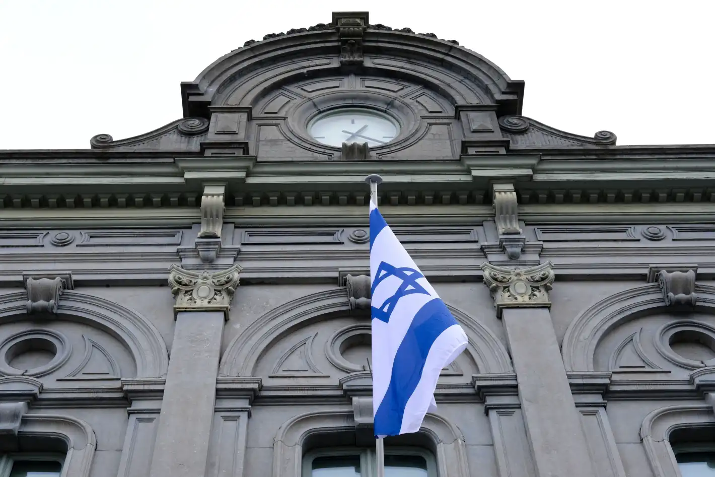 Иран заплаши да атакува израелски посолства по света