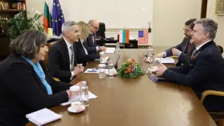 Неочакван момент в МС: Американският посланик и Гюров в центъра на вниманието Снимки