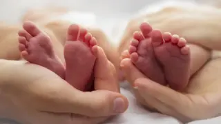 Майката на близнаците, оставени 9 месеца в болница: Несправедливо е!