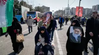 Скръб по Хаменей в Иран по време на петъчната молитва
