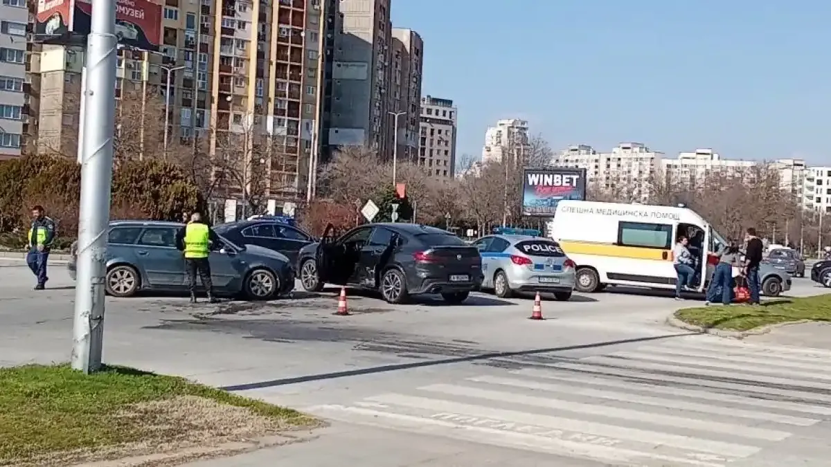 Меле с четирима пострадали на ключов пловдивски булевард Снимки