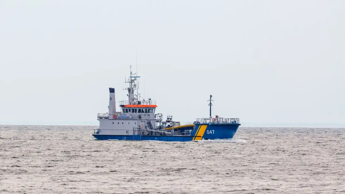 Шведската брегова охрана взе на абордаж кораб в Балтийско море