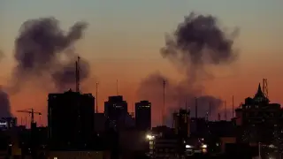 Погребват Хаменей на свещено място, силни експлозии и тежки разрушения по болници в Иран