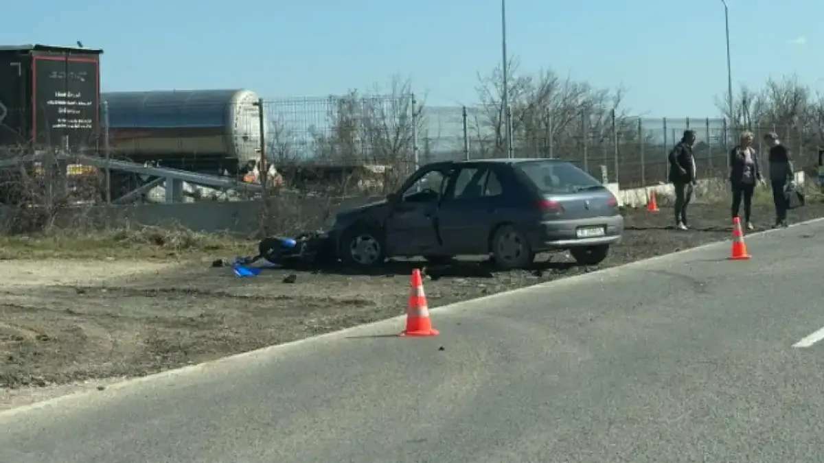 Тежка катастрофа с мотор и двама ранени младежи край Стара Загора
