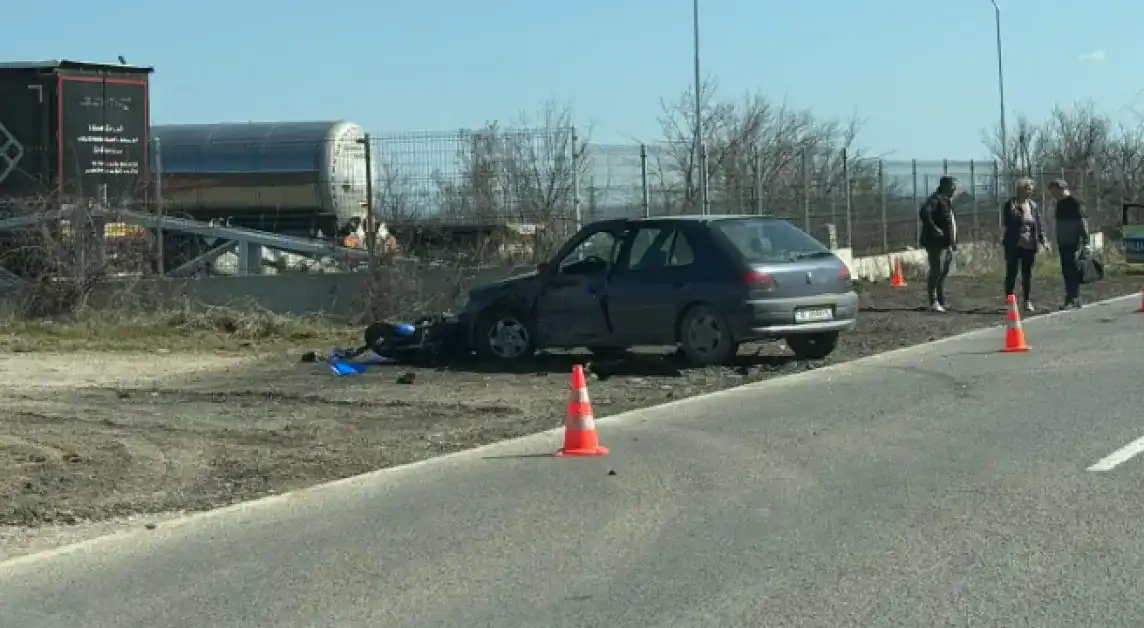Тежка катастрофа с мотор и двама ранени младежи край Стара Загора
