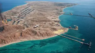 САЩ се готвят да завземат най-големия петролен терминал на Иран на остров Харг