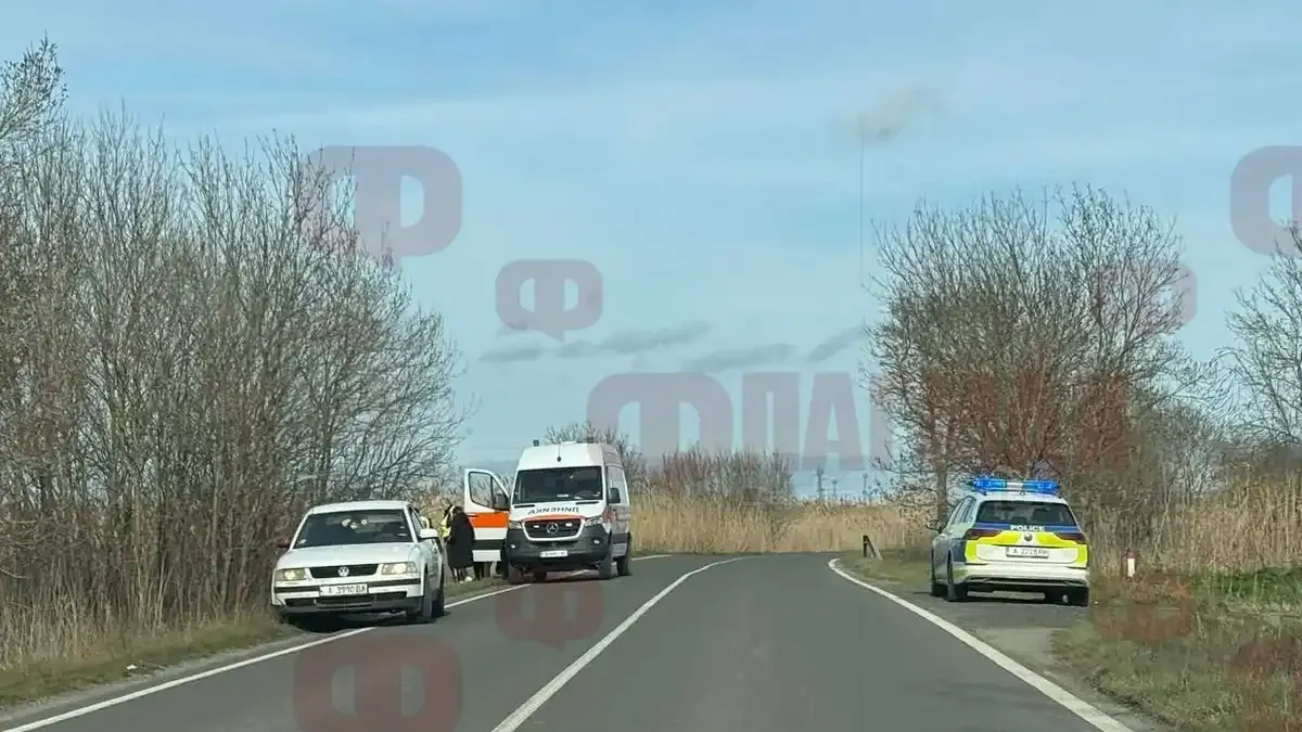 Тежък инцидент край Бургас, шофьор е в Шокова зала Снимки