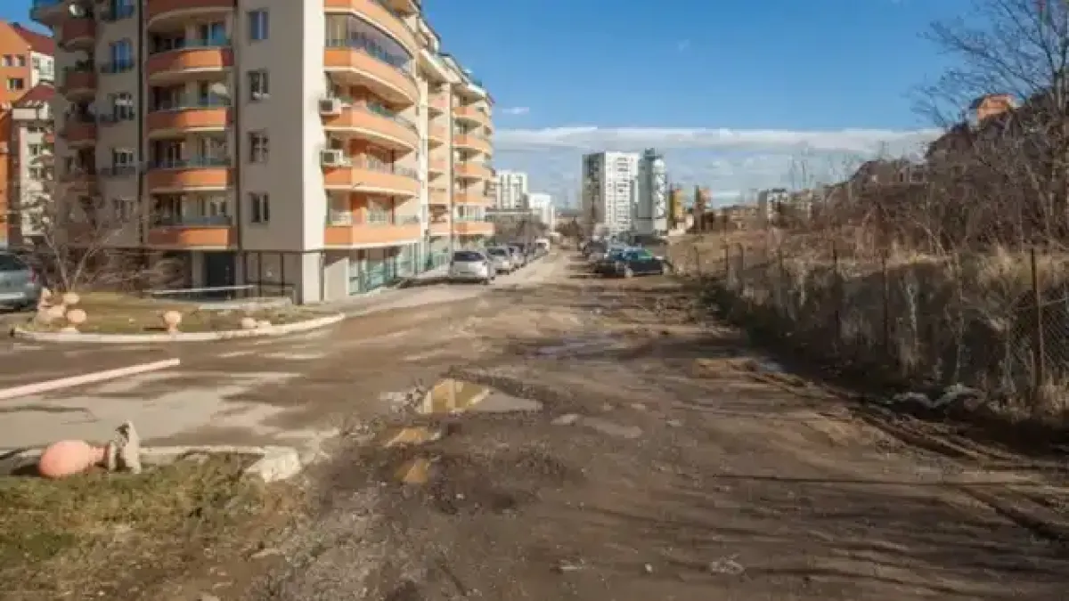 Софиянка търси портмоне: Камери заснеха две жени, които го взимат в „Манастирски ливади“