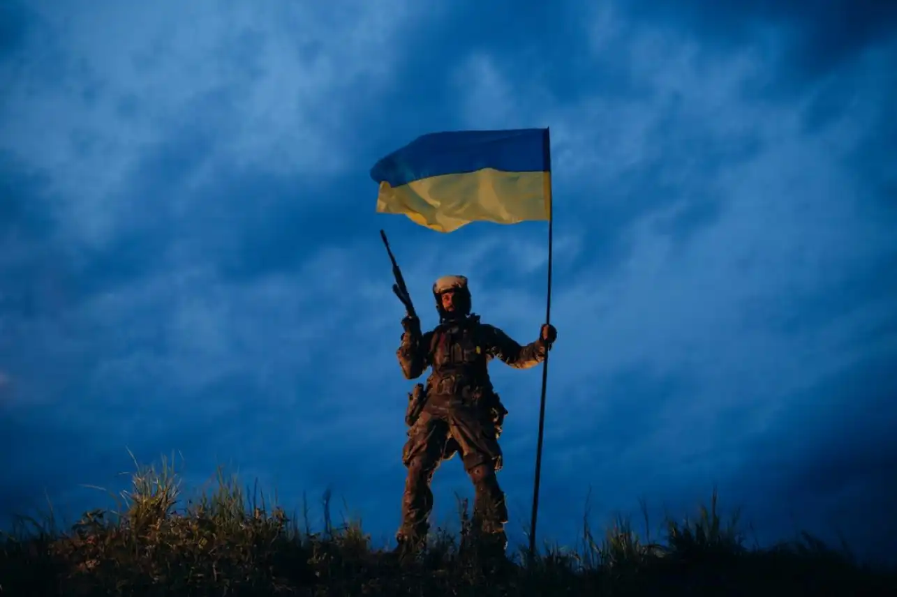 Зеленски в Донбас пред NYT: Няма намерение за изтегляне на украински войски