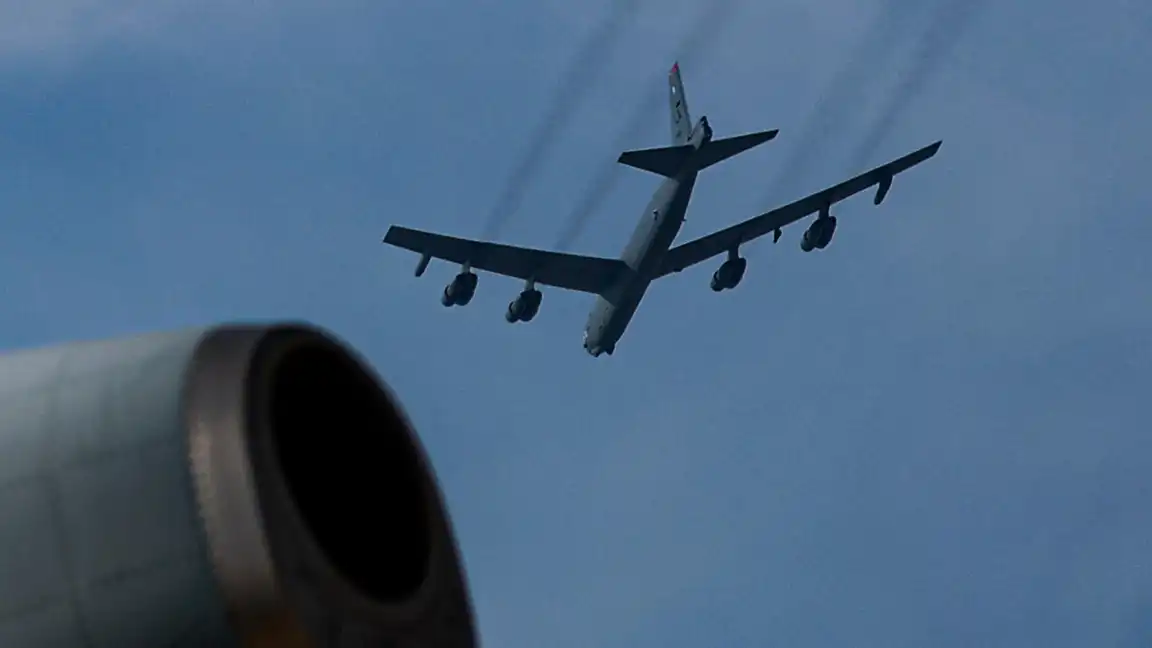 3 тежки US бомбардировача B-52 пристигнаха в британската база "Феърфорд"